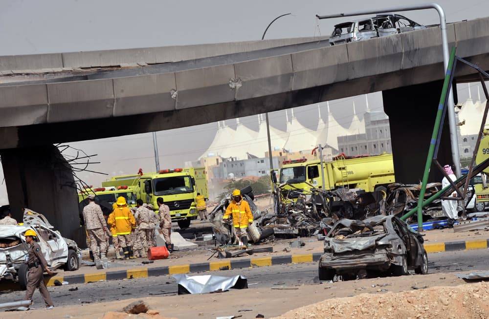 قصة مصورة.. انفجار شاحنة الغاز في الرياض بعدسات وكالات الأنباء