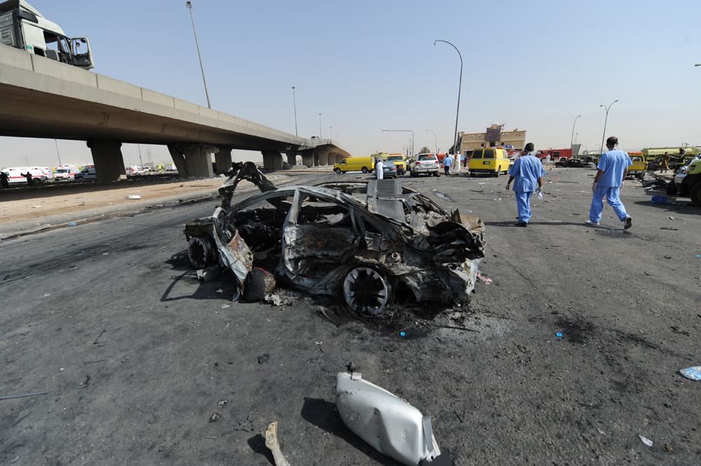 قصة مصورة.. انفجار شاحنة الغاز في الرياض بعدسات وكالات الأنباء