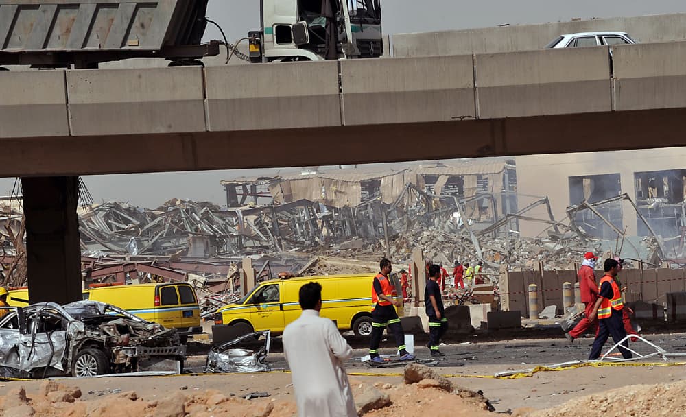 قصة مصورة.. انفجار شاحنة الغاز في الرياض بعدسات وكالات الأنباء