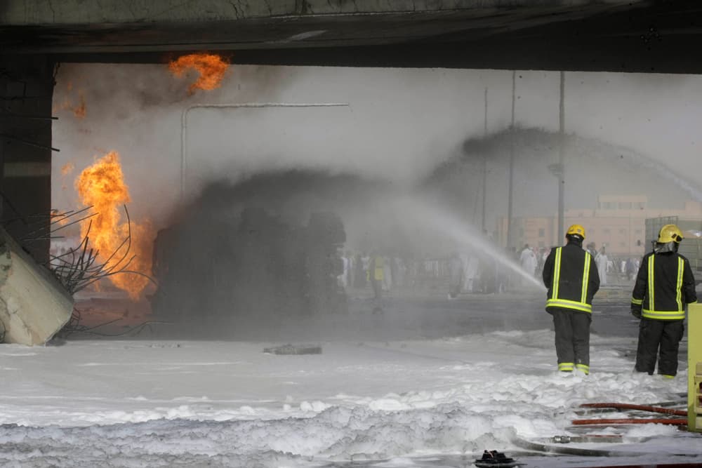 قصة مصورة.. انفجار شاحنة الغاز في الرياض بعدسات وكالات الأنباء