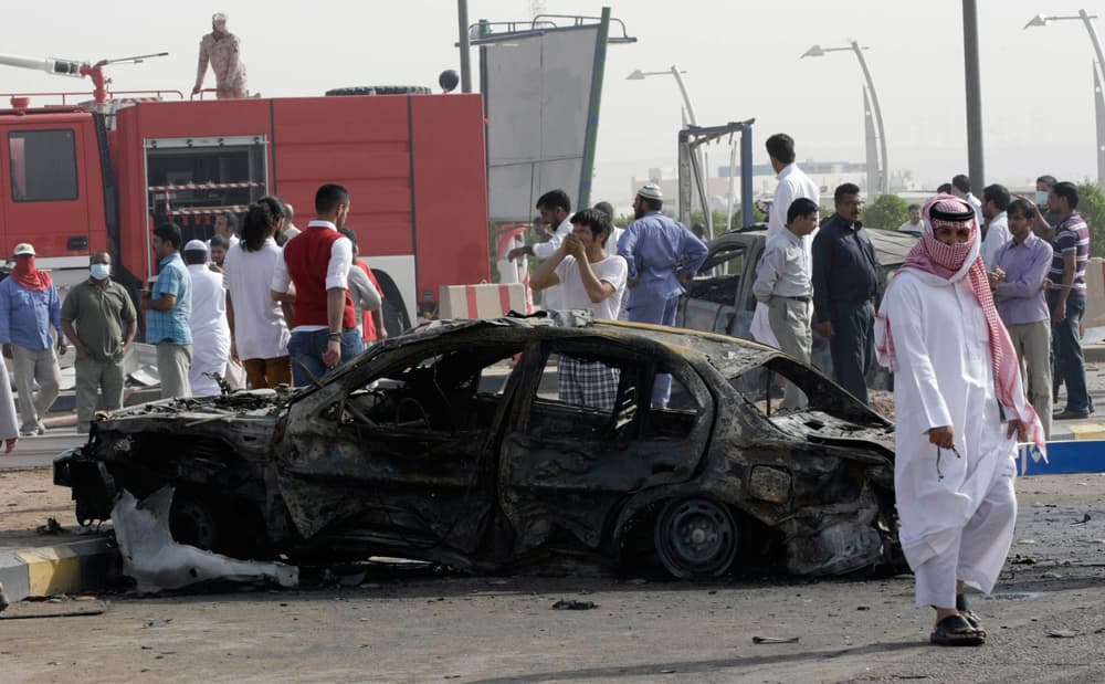 قصة مصورة.. انفجار شاحنة الغاز في الرياض بعدسات وكالات الأنباء