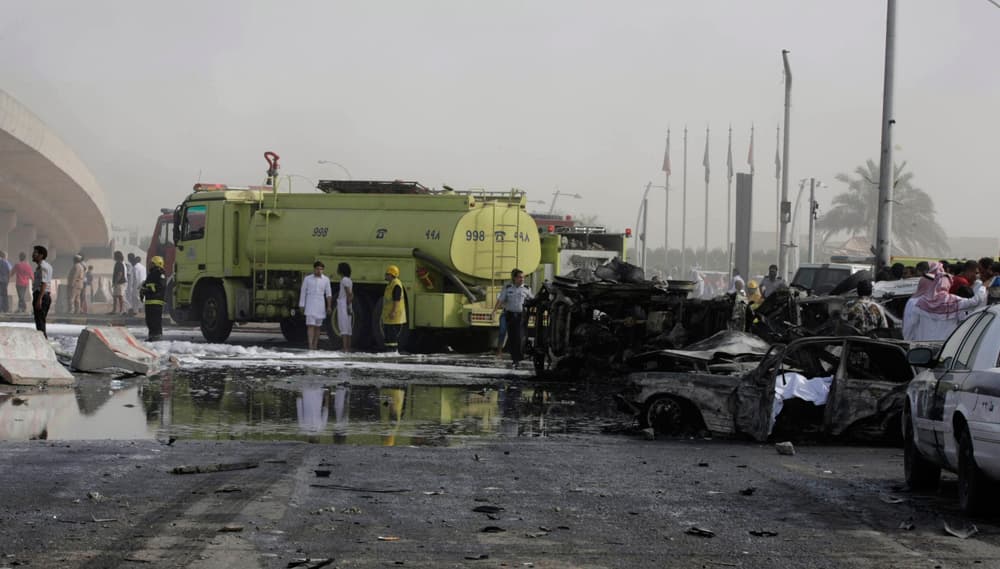 قصة مصورة.. انفجار شاحنة الغاز في الرياض بعدسات وكالات الأنباء