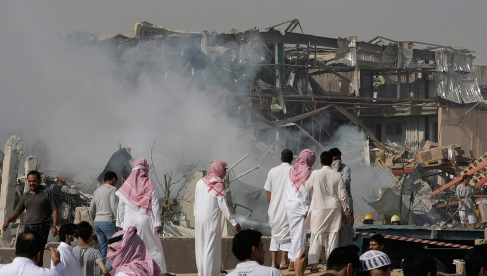 قصة مصورة.. انفجار شاحنة الغاز في الرياض بعدسات وكالات الأنباء