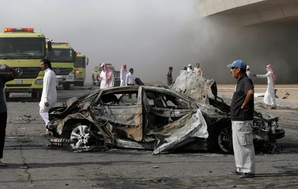 قصة مصورة.. انفجار شاحنة الغاز في الرياض بعدسات وكالات الأنباء