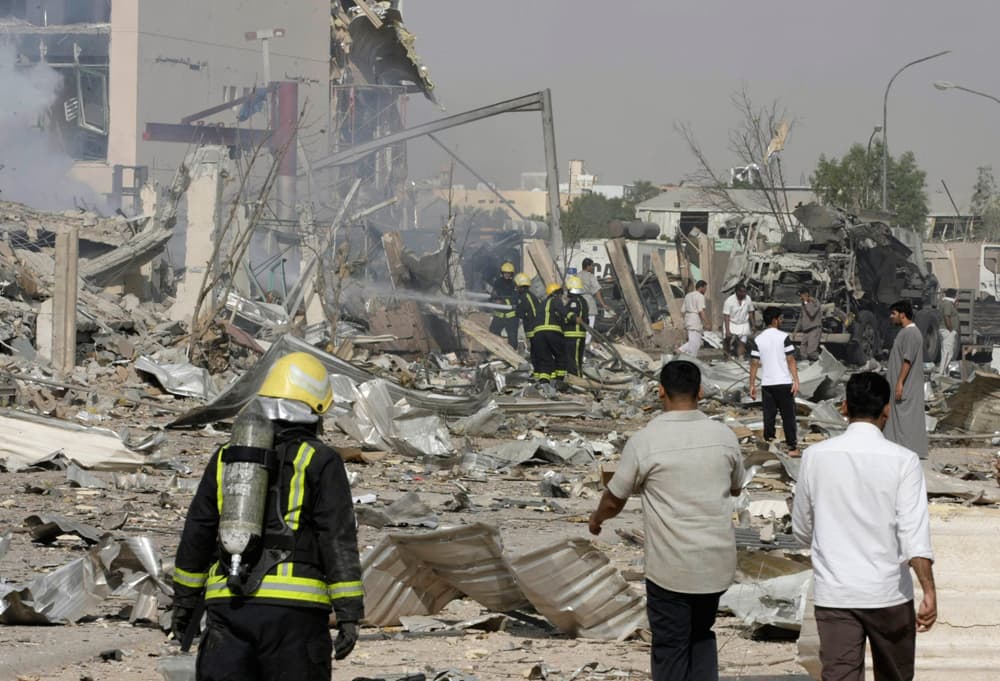 قصة مصورة.. انفجار شاحنة الغاز في الرياض بعدسات وكالات الأنباء