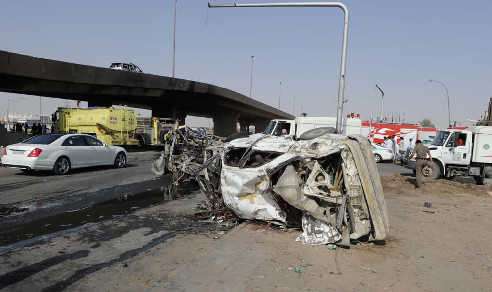 قصة مصورة.. انفجار شاحنة الغاز في الرياض بعدسات وكالات الأنباء