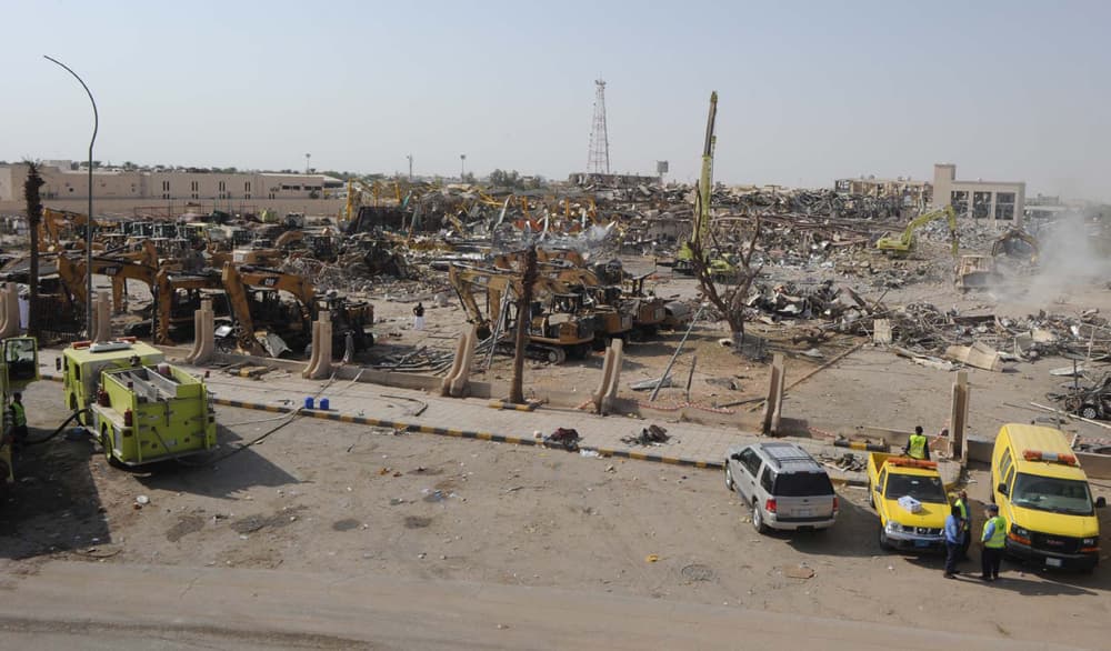 قصة مصورة.. انفجار شاحنة الغاز في الرياض بعدسات وكالات الأنباء