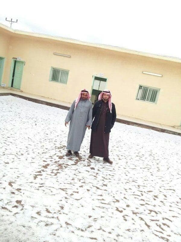 قصة مصورة: الثلوج تزين حزم الجلاميد في الحدود الشمالية