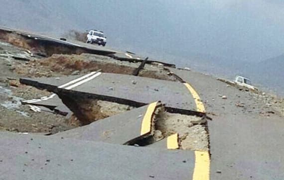 أمطار تبوك.. انهيار طرق واحتجاز وتعطل دراسة