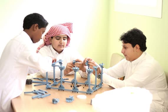 برنامج (أتألق) يعود للأحساء لزرع الفضول العلمي لأكثر من 400 طالب وطالبة في مدارس التطوير