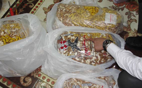 جمرك الحديثة يُحبط تهريب 45 ألف حبة مخدرة داخل حبات فستق