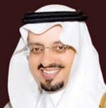 فيصل بن خالد يكرم الطلاب المتفوقين