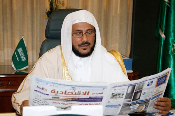 رئيس الـ"حسبة" يعتمد آلية تأنيث محلات المستلزمات النسائية