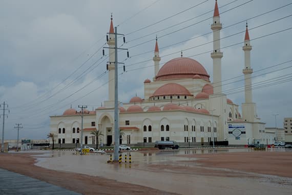 أمطار السعودية .. «مريفق» حائل منطقة خطرة.. ومتنزهو المناطق يخالفون التحذيرات