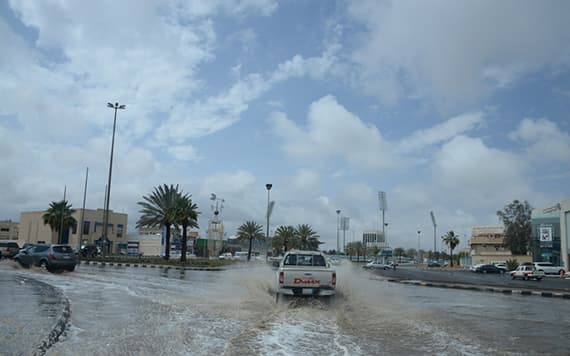 أمطار السعودية .. «مريفق» حائل منطقة خطرة.. ومتنزهو المناطق يخالفون التحذيرات