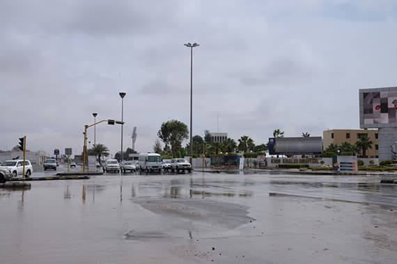 أمطار السعودية .. «مريفق» حائل منطقة خطرة.. ومتنزهو المناطق يخالفون التحذيرات