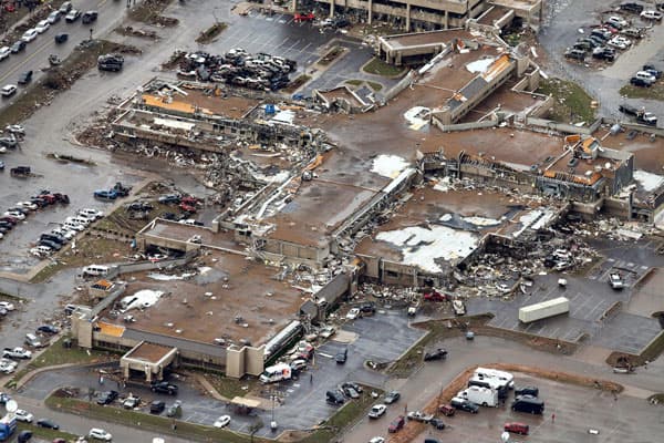 قرب انتهاء أعمال الإغاثة بعد إعصار أوكلاهوما