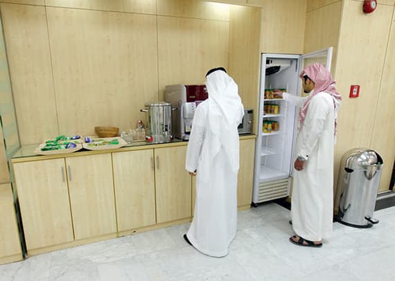 «التجارة» تجعل تطوير الموظف وتوفير البيئة المناسبة والإبداع ركنا أساسيا في خطتها