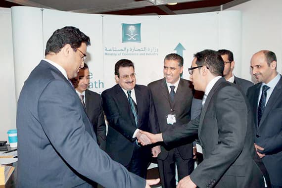 «التجارة» تجعل تطوير الموظف وتوفير البيئة المناسبة والإبداع ركنا أساسيا في خطتها