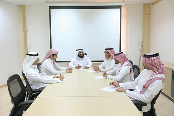 «التجارة» تجعل تطوير الموظف وتوفير البيئة المناسبة والإبداع ركنا أساسيا في خطتها