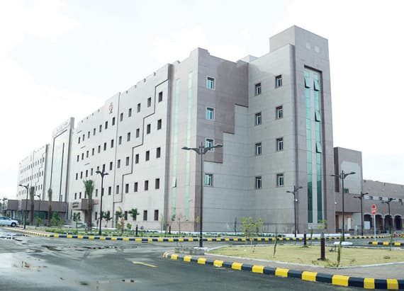 مستشفى الملك فيصل في الطائف .. من مبنى شعبي إلى مشروع عملاق