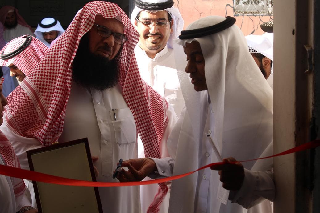 تدشين معرض "حامل المسك" في متوسطة بقي بن مخلد