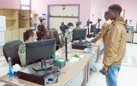 مخالفون إثيوبيون يحطمون أجهزة الحاسب الآلي في إيواء جامعة نورة