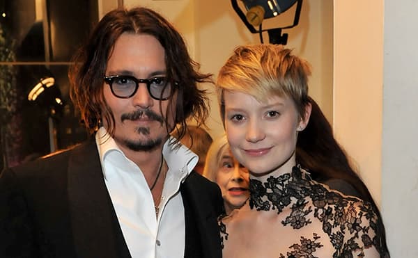 أبطال "أليس في بلاد العجائب" يستعدان لتصوير الجزء الثاني