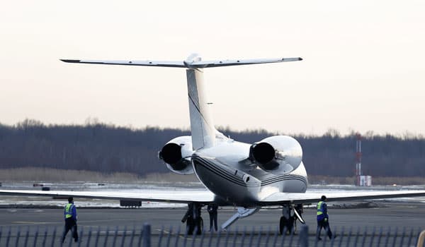 قصة مصورة : الإفراج عن جاستن بيبر بعد تفتيش طائرته الخاصة بحثا عن مخدرات