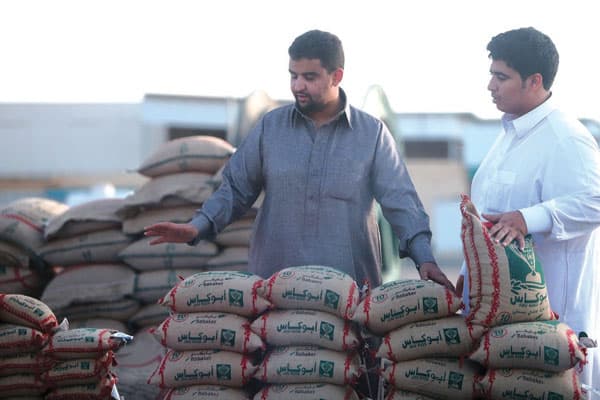 المفتي: لا يجوز إعطاء زكاة الفطر لمتسولي الشوارع