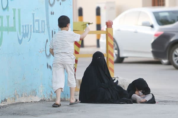 المفتي: لا يجوز إعطاء زكاة الفطر لمتسولي الشوارع