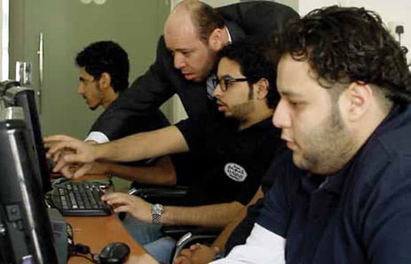 أكثر من 800 صيدلية في 100 مدينة وقرية حول المملكة تستقبل 65 مليون عميل سنويا