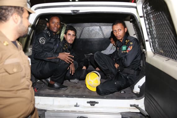 «العمل» تقبض على 25 حارس أمن مخالفين لأنظمة العمل