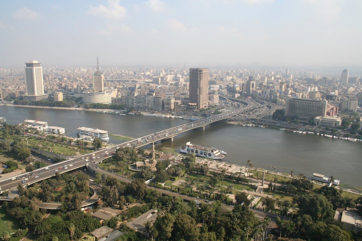 إصابة 3 اشخاص في انفجار قنبلة ضعيفة في القاهرة