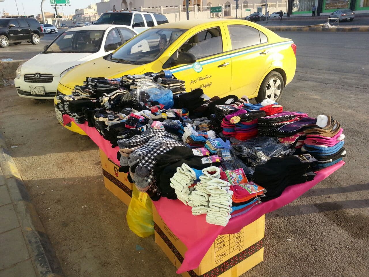 امانة الرياض تصادر 12 مبسطا عشوائيا و 1700 كرتون خضاروفواكه