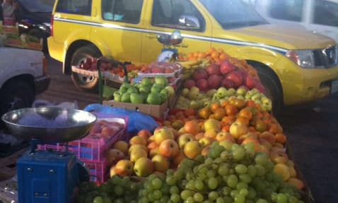 امانة الرياض تصادر 12 مبسطا عشوائيا و 1700 كرتون خضاروفواكه