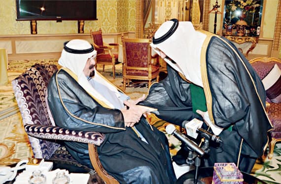 أمير نجران يؤدي القسم أمام الملك