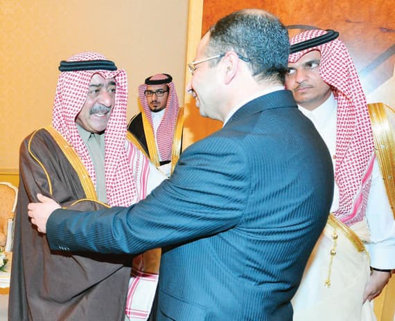 الأمير مقرن يستعرض سبل دعم العلاقات مع رئيس
مجلس النواب العراقي