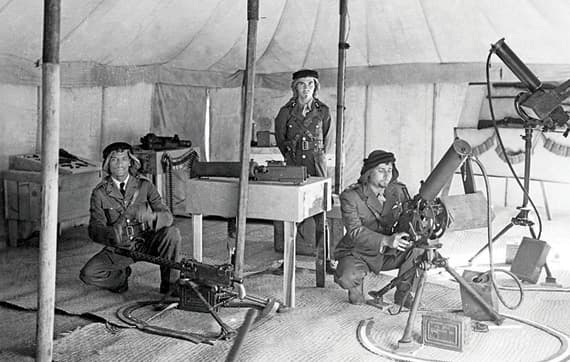 180 صورة «نادرة» توثق أول تدريب للجيش السعودي في الطائف