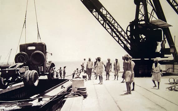 180 صورة «نادرة» توثق أول تدريب للجيش السعودي في الطائف