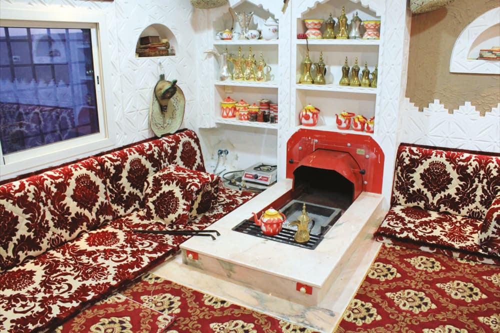 «طين ونار» في باحات منازل الرياض .. حنين الماضي يكمن في التفاصيل