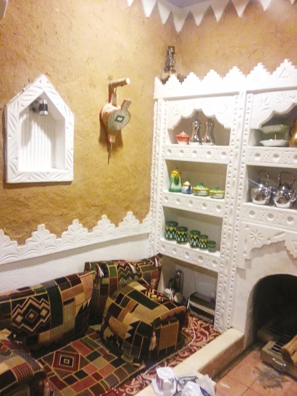 «طين ونار» في باحات منازل الرياض .. حنين الماضي يكمن في التفاصيل