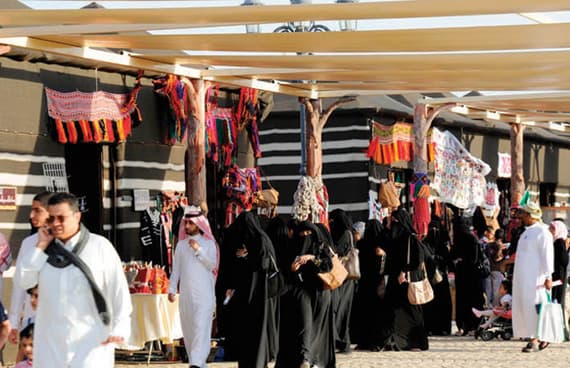 سوق عكاظ .. زخم الماضي ورهان المستقبل