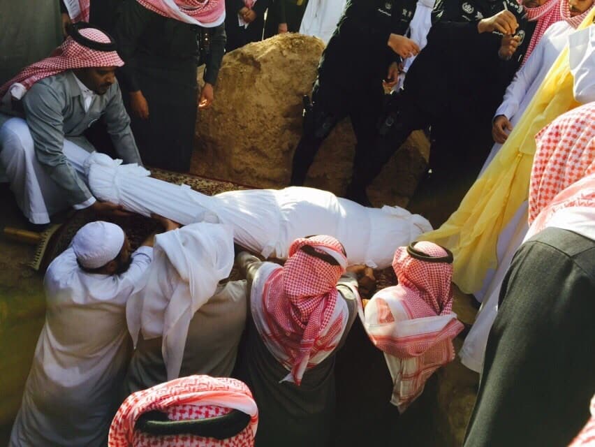 السعودية تواري خادم الحرمين الشريفين الملك عبدالله بن عبد العزيز الثرى في مقبرة العود