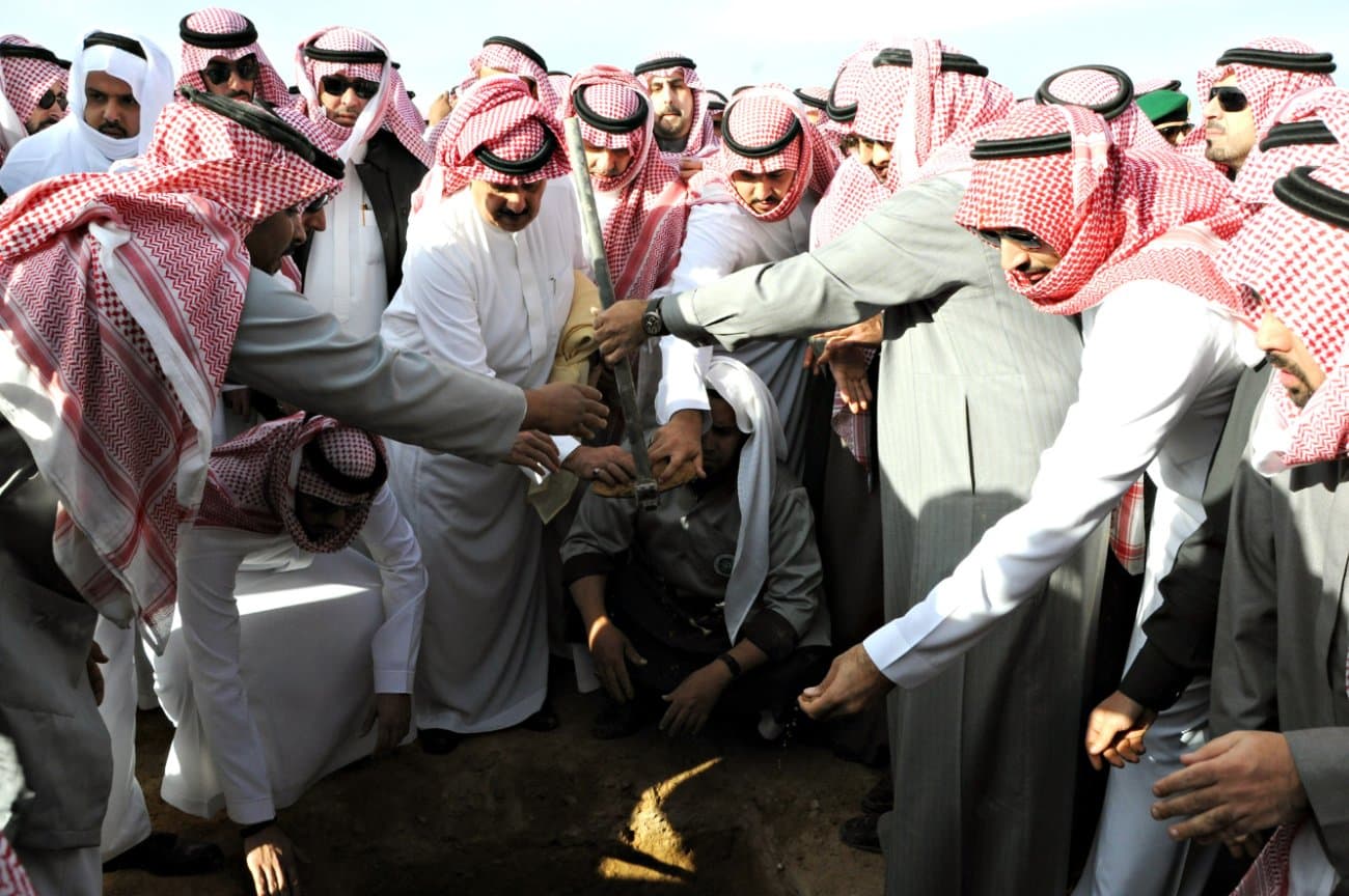 السعودية تواري خادم الحرمين الشريفين الملك عبدالله بن عبد العزيز الثرى في مقبرة العود