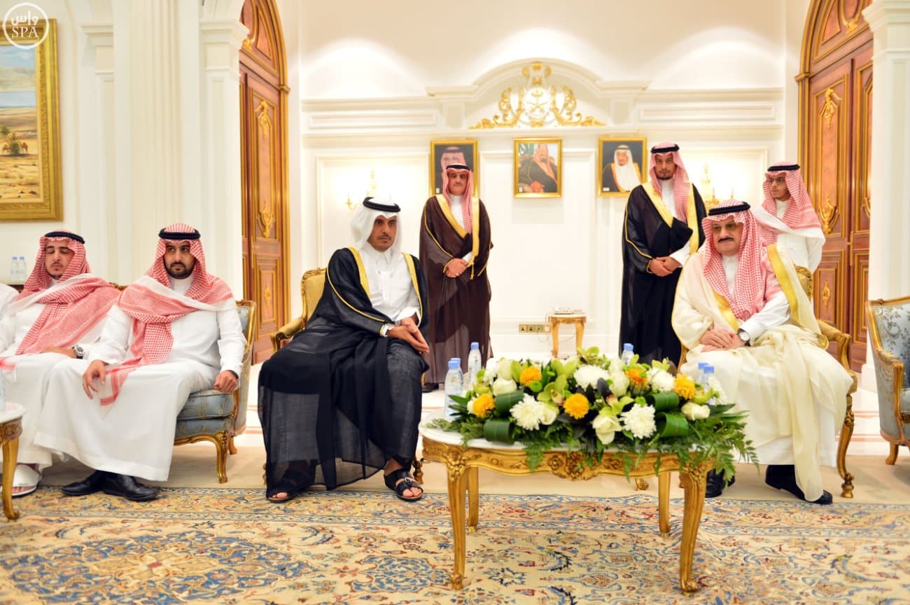 الأمير محمد بن نواف بن عبدالعزيز يستقبل المعزين في وفاة والده