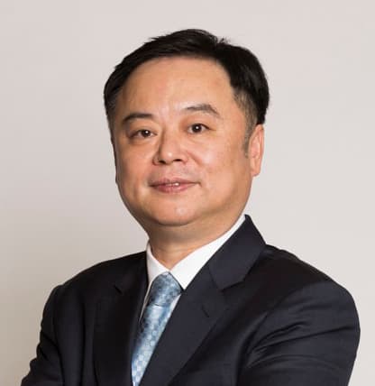 خادم الحرمين يعزي ملك البحرين في وفاة فيصل