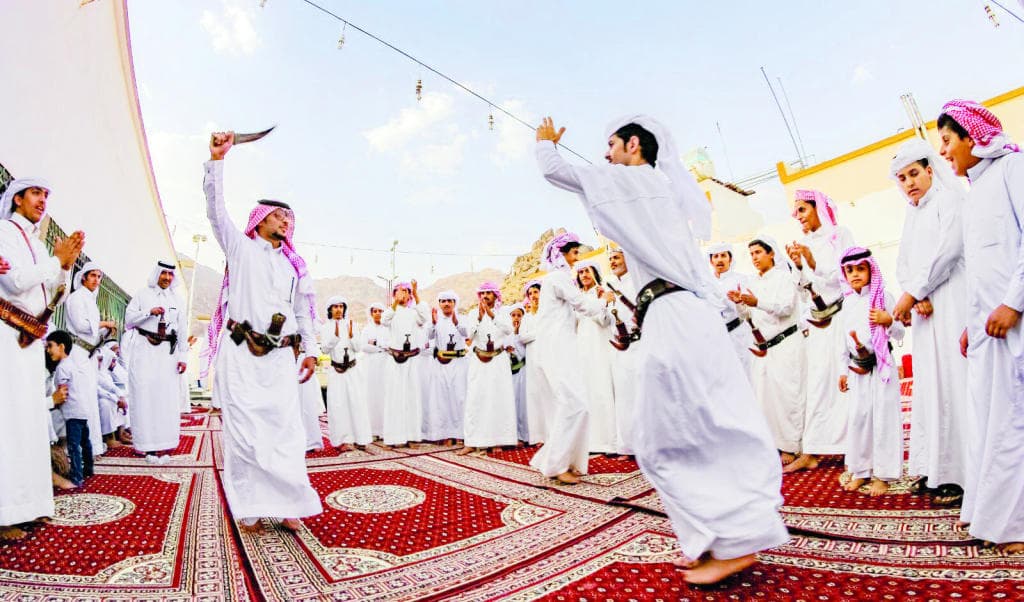 «المعونة» في زواجات نجران .. عادة تقلل التكلفة وتعزز الترابط