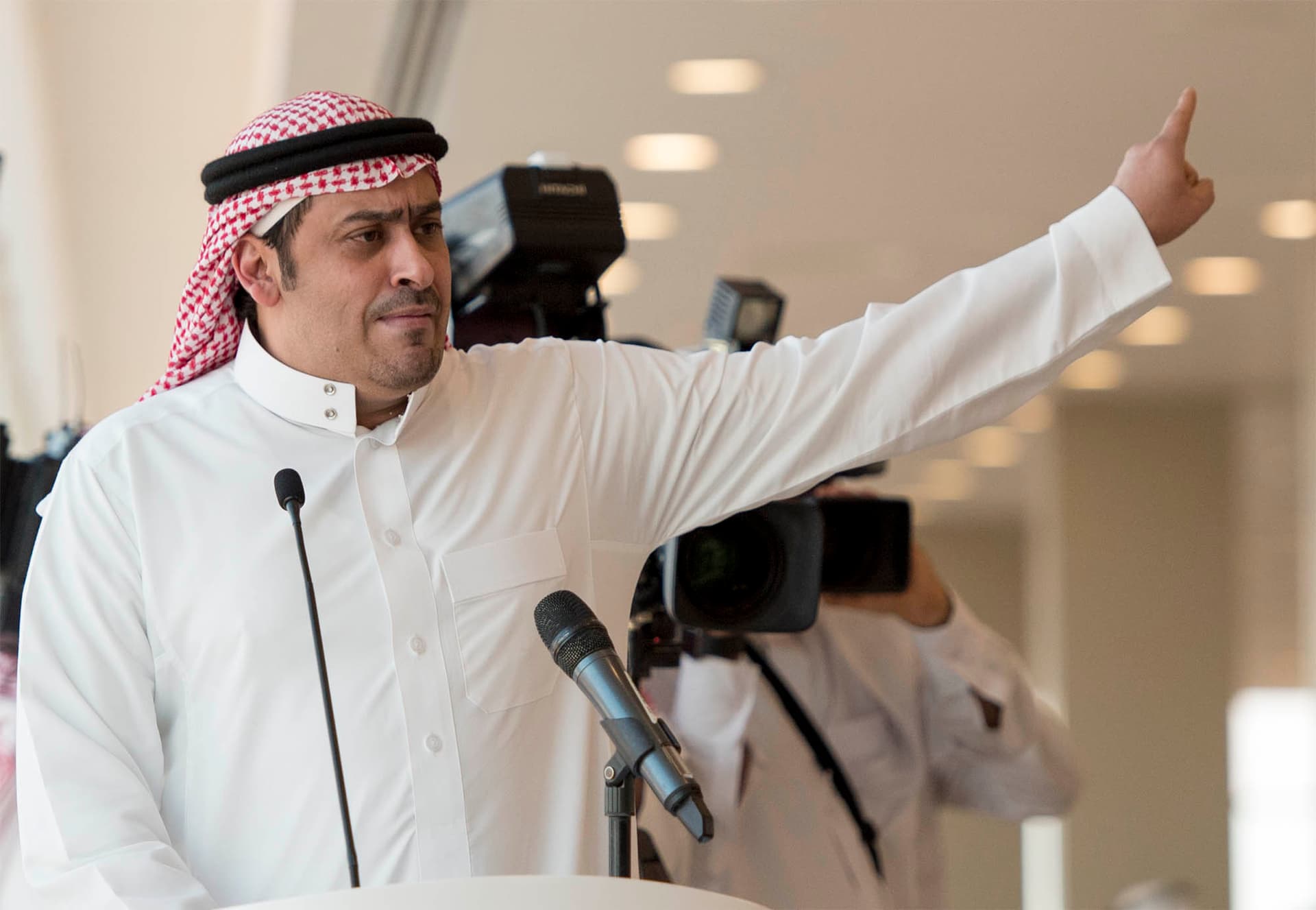 خادم الحرمين يرعى الحفل الختامي لمهرجان الملك عبدالعزيز للإبل ويدشن القرية السعودية للإبل