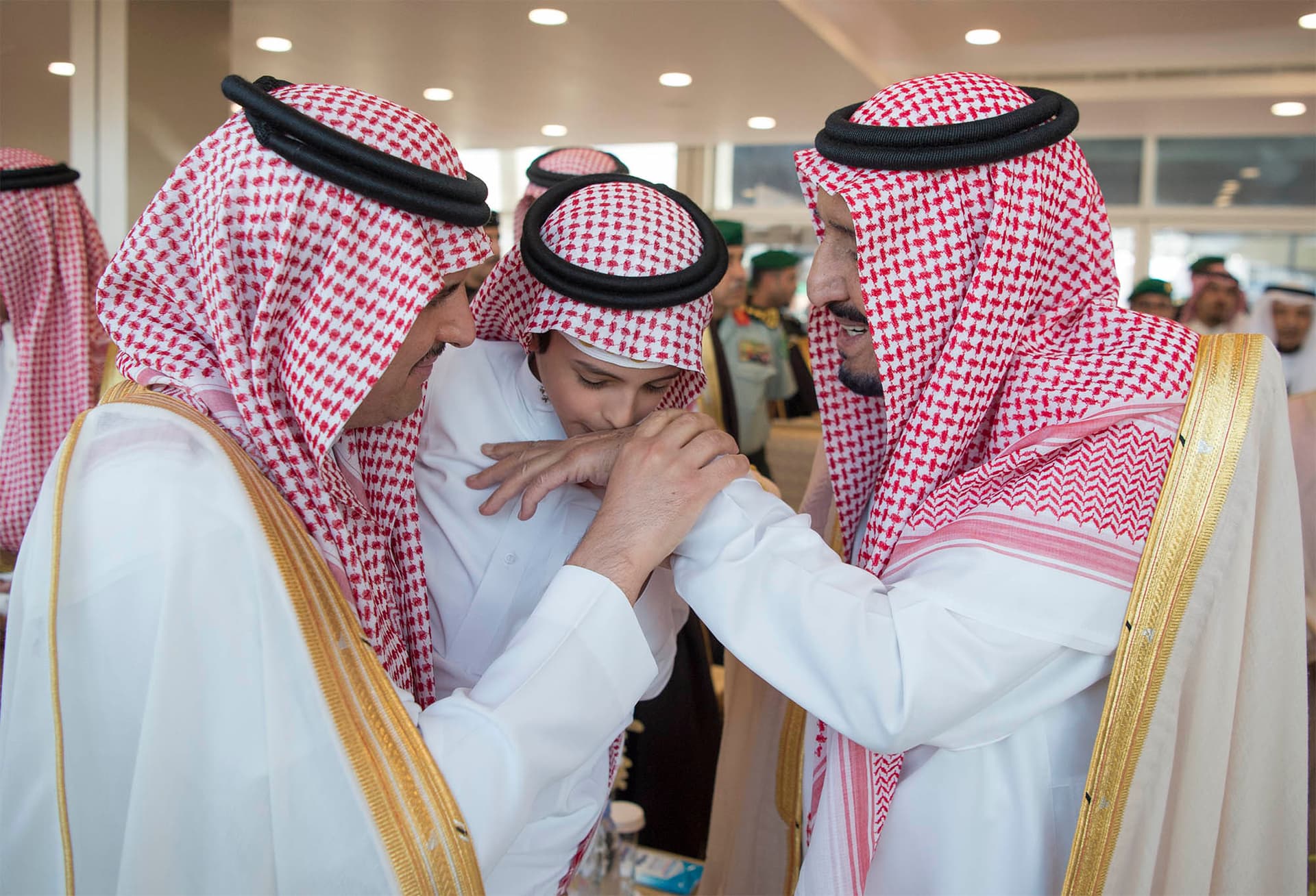 خادم الحرمين يرعى الحفل الختامي لمهرجان الملك عبدالعزيز للإبل ويدشن القرية السعودية للإبل